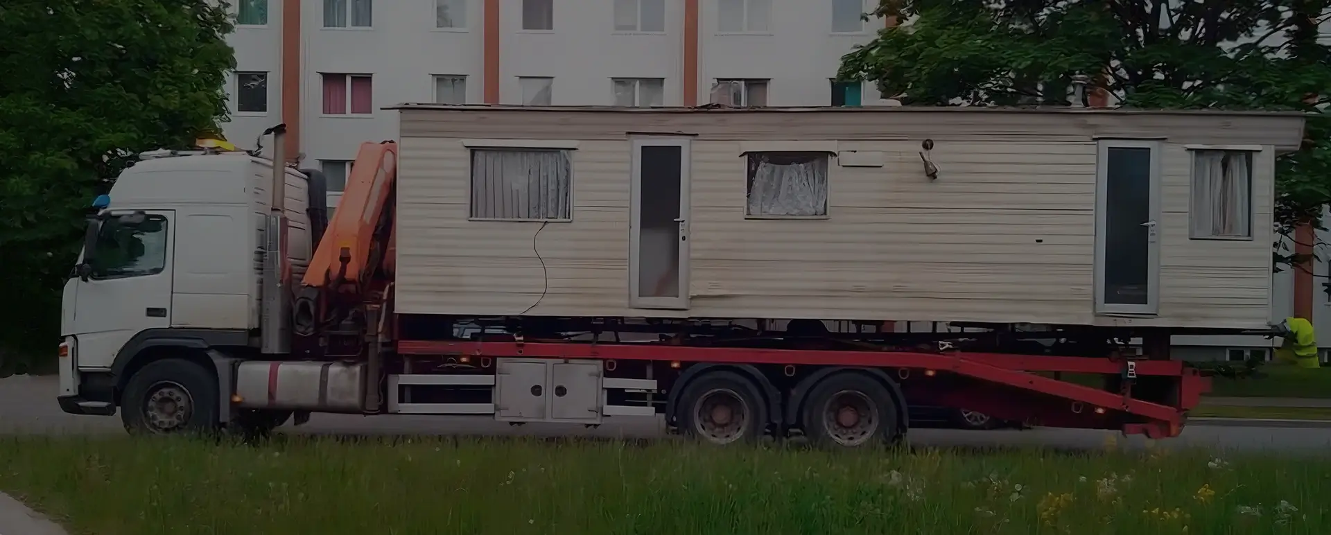 Получить онлайн цены на доставку низким тралом дом вагона в городе Чита (Дальневосточный округ - Забайкальский край) на сайте самостоятельно